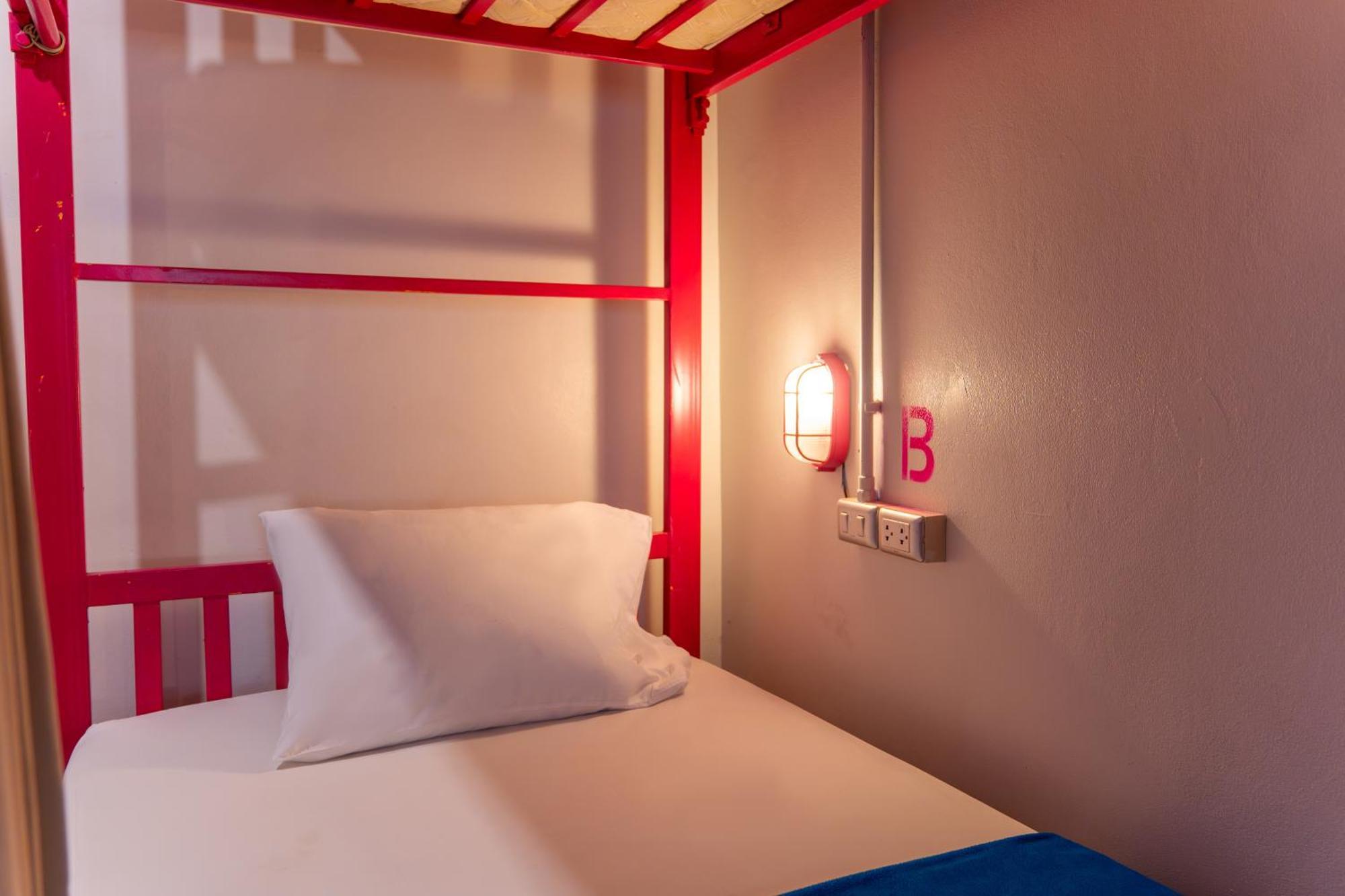 Хостел Slumber Surf Phuket Kata Экстерьер фото